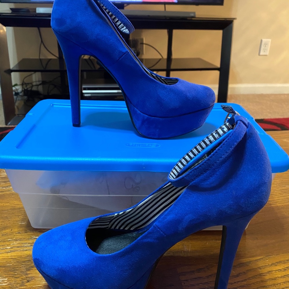 Blue pump